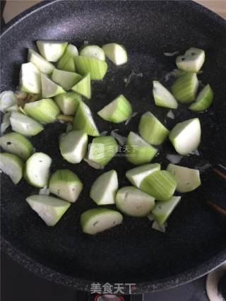 Scrambled Eggs with Loofah recipe