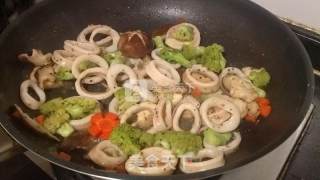 Two Mushrooms with Squid in Chicago Sauce recipe