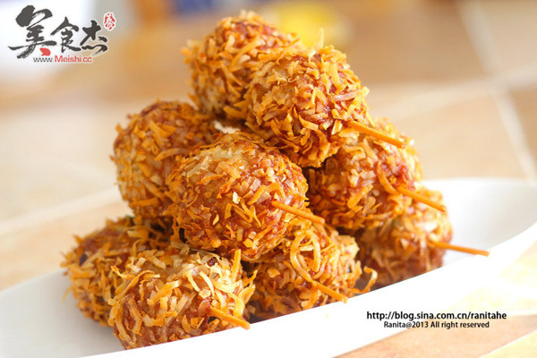 Coconut Balls Wrapped with Egg Yolk recipe