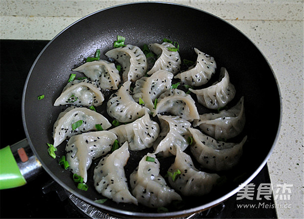 Fried Dumplings with Celery and Pork Stuffing recipe
