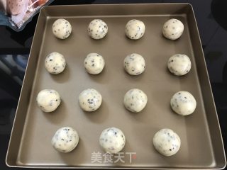 Black Sesame Mochi Bread recipe