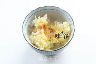 Gorgon, Barley, White Fungus Soup recipe