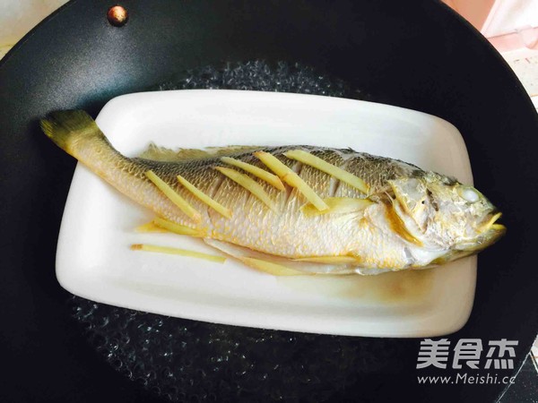 Scallion Oil Yellow Croaker recipe