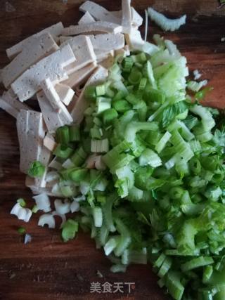 Stir-fried Tofu with Celery recipe
