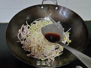 Stir-fried Dry Noodles with Bean Sprouts recipe