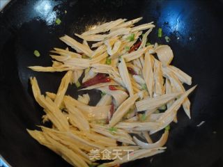 Green Pepper and Bean Curd Yuba recipe