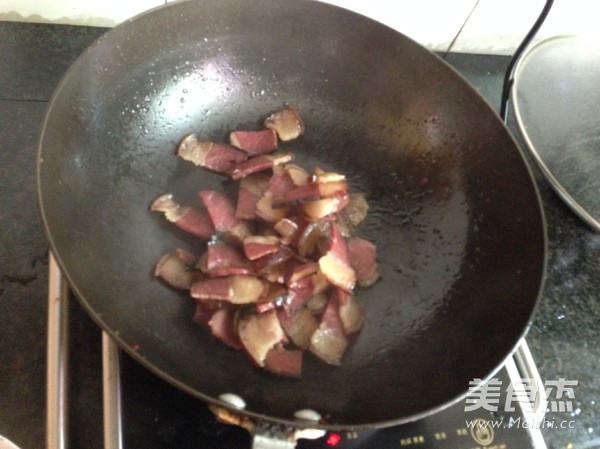 Stir-fried Bacon with Lettuce recipe