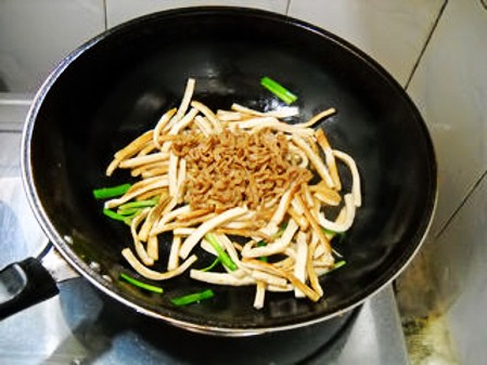 Leek-flavored Shredded Pork with Dried Tofu recipe