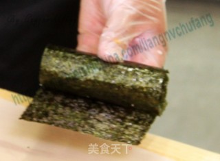 Japanese Style Two-color Delicious Seaweed Shaped Rice Ball recipe