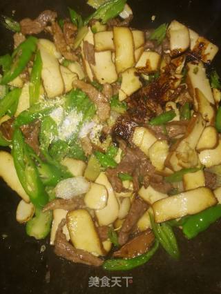 Stir-fried Bean Curd with Shredded Pork with Pepper recipe