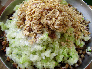 Home-cooked Staple Food-steamed Buns with Cabbage and Mushroom Sauce recipe