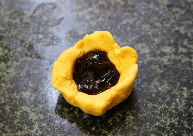 Pumpkin Pie with Sesame Blueberry Sauce recipe
