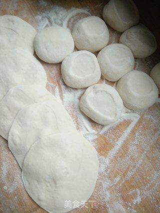 Sauce-flavored Delicious Meat Buns recipe