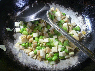 Stir-fried Edamame with Lamb's Tail and Bamboo Shoot recipe