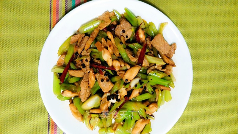 Stir-fried Celery with Spicy Pork Slices! recipe