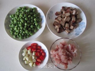 Fried Diced Pork with Peas and Eggs recipe