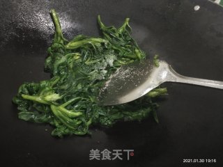 Stir-fried Artemisia recipe