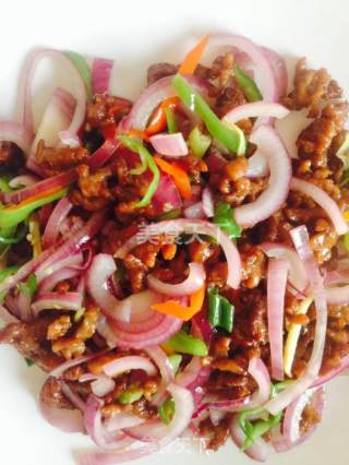 Stir-fried Shredded Beef with Onion recipe