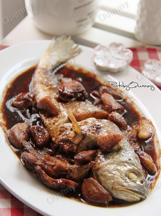 Grilled Yellow Croaker with Garlic recipe