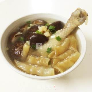 5 Minutes to Cook The Huamao Yuanbei, Stewed Mushroom and Chicken Thigh Soup recipe