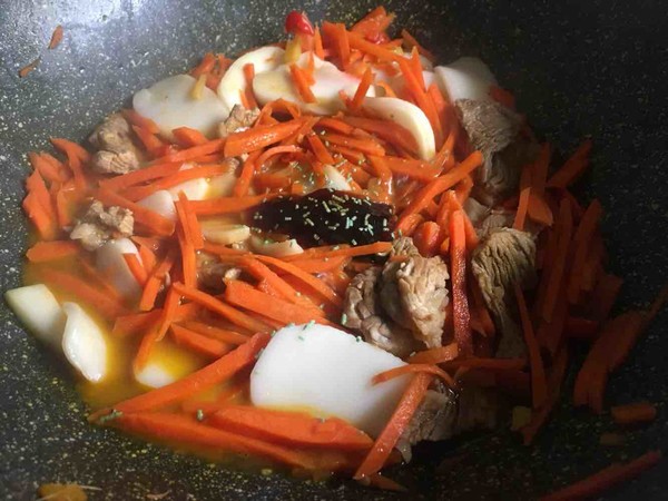 Stir-fried Rice Cake with Carrot and Pork recipe