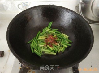 Stir-fried Beef with Garlic Sprouts recipe