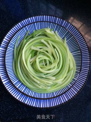 Pour The Juice and Shredded Garlic Moss recipe