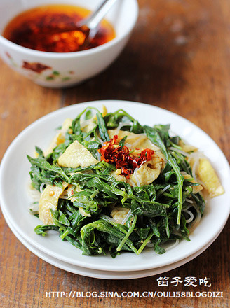 Hawthorn with Sesame Sauce Mixed with Alfalfa recipe