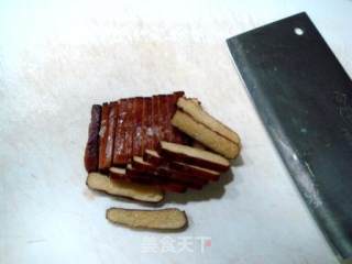 Spring Healthy Vegetable "leek Sprouts Stir-fragrant and Dried" recipe