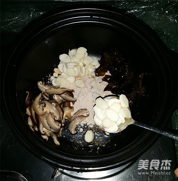 Chicken Shredded Yam Black Pepper Hot and Sour Soup recipe