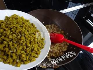 Sour Cowpeas with Minced Meat recipe