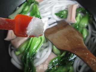 Crispy Fish Skin Shrimp Dumplings with Green Vegetables and Potato Noodles recipe