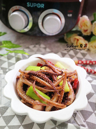 Stir-fried Squid with Garlic Sprouts