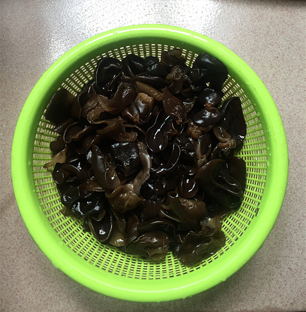 Cucumber Mixed with Black Fungus recipe