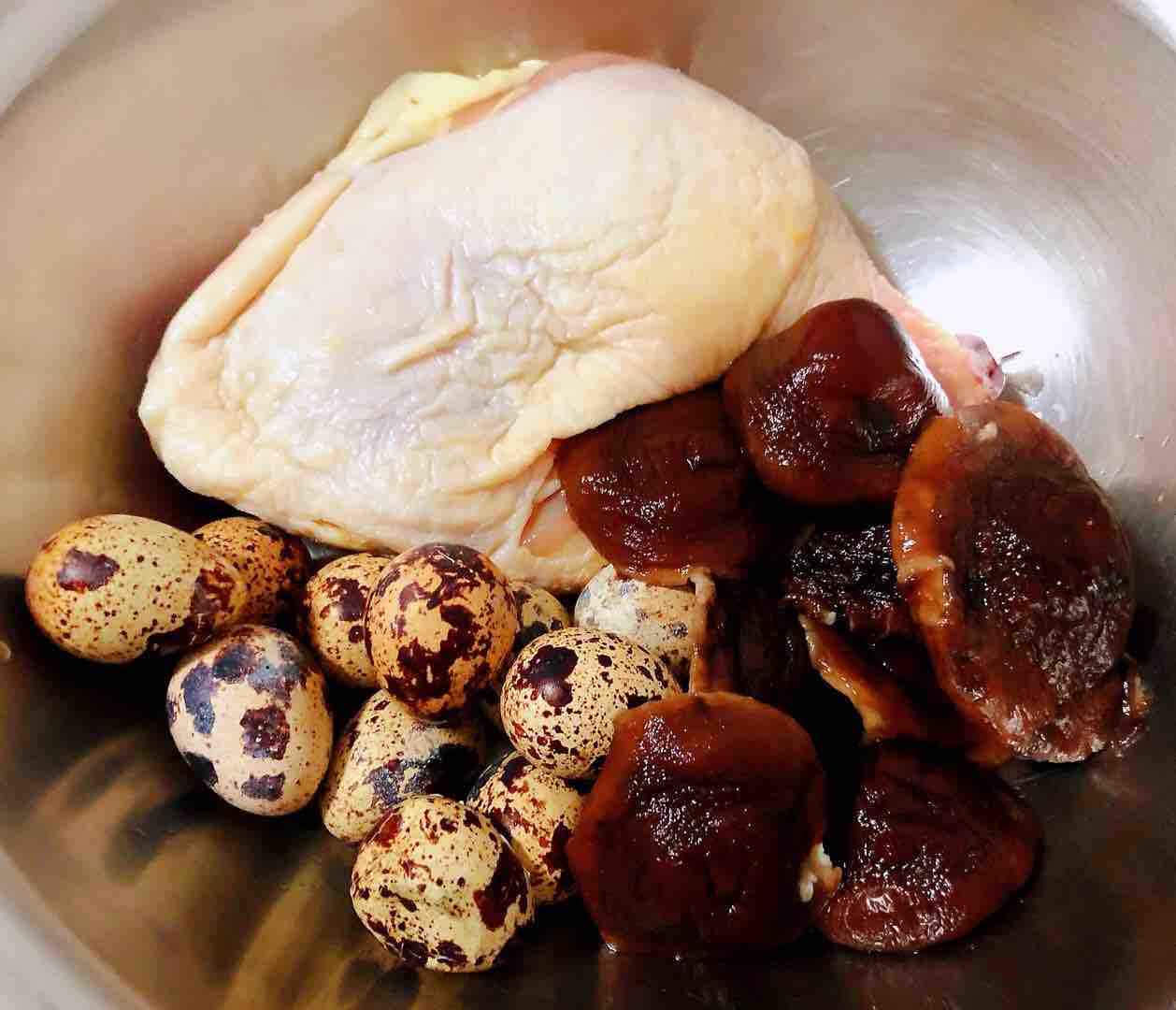 Stewed Chicken Drumsticks with Mushroom and Quail Egg recipe