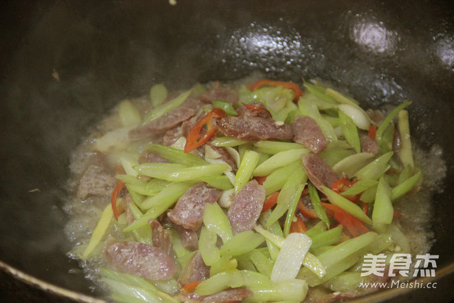 Celery Stir-fried Sausage recipe