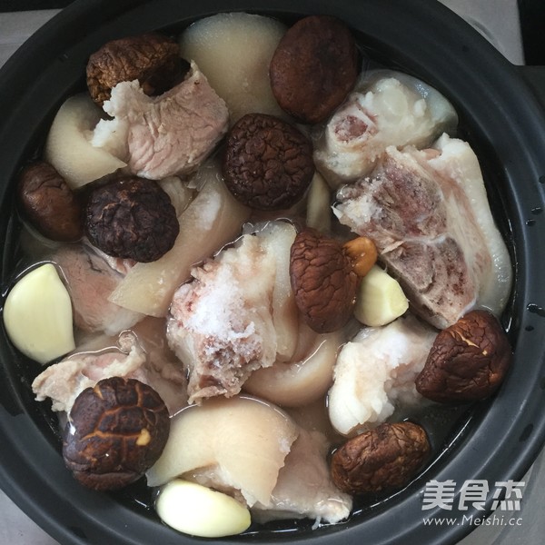 Yushu Money Braised Pork Knuckles recipe