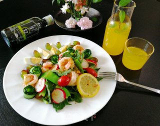 Healthy Food to Eat While Being Thin ~ Light Vegetable and Shrimp Salad recipe