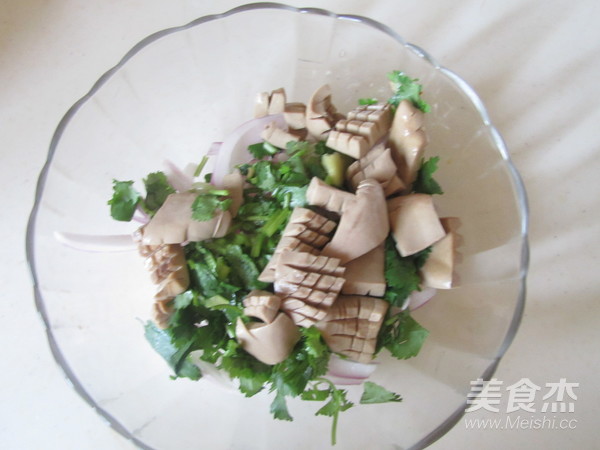 Peanuts and Onions Dressed with Kidney recipe