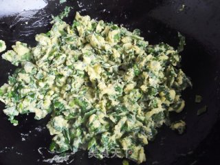 Scrambled Eggs with Celery Leaves recipe
