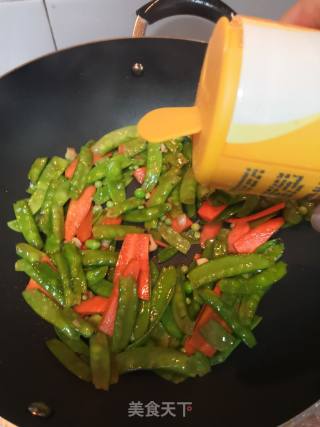 Stir-fried Snow Peas with Carrots recipe