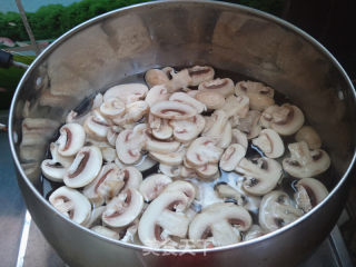 Stir-fried Pork with Mushrooms recipe