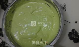 Chiffon Cake with Spinach Sauce recipe