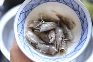 Low-calorie Fast and Delicious Fresh Shrimp and White Jade Mushroom (seafood Mushroom) Soup recipe