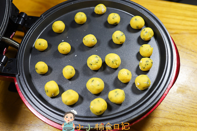 Egg Yolk Sesame Biscuits As A Supplement for More Than 10 Months recipe