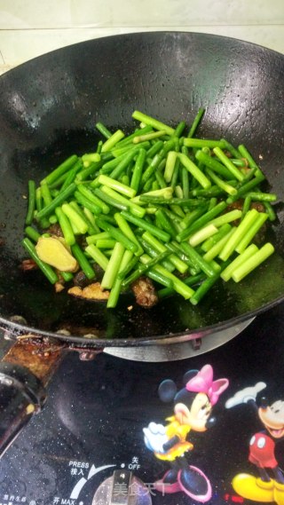 Stir-fried Rice Eel with Garlic Moss recipe