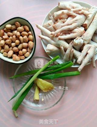 Peanut and Chicken Feet Soup recipe