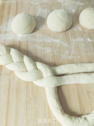 Creative Waterless Patterned Bread recipe