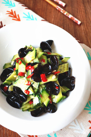 [northeast] Chopped Pepper and Cucumber Mixed with Fungus recipe