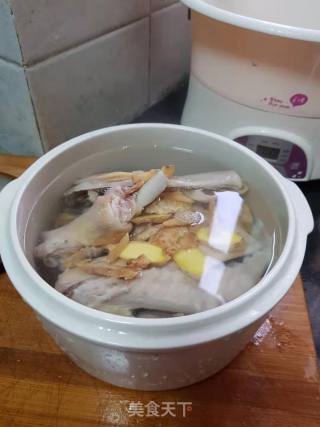 Stewed Old Duck with Gastrodia Ophiopogon recipe
